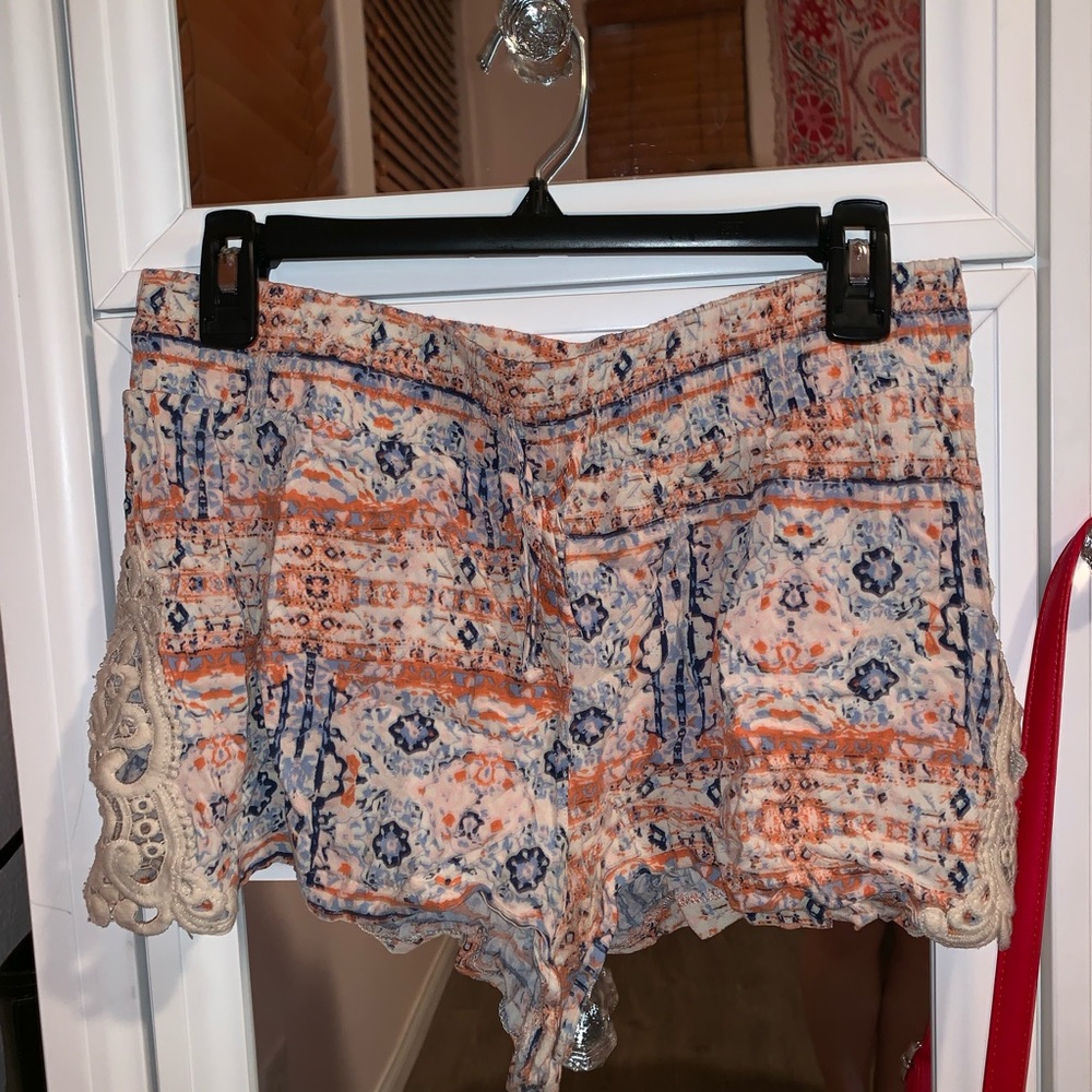 FLOWY SHORTS